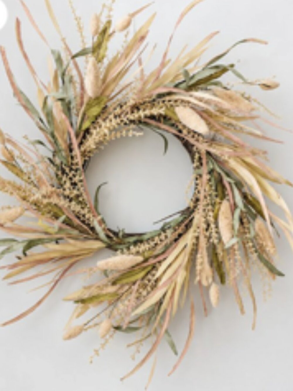 NWT Cream & Natural Wreath